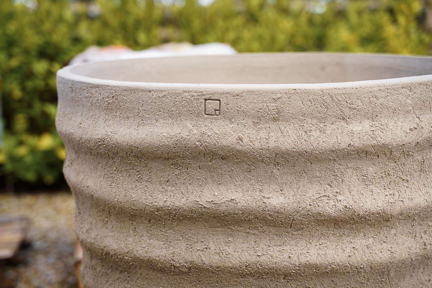 Atelier Vierkant MRR80W Black Outdoor Pot