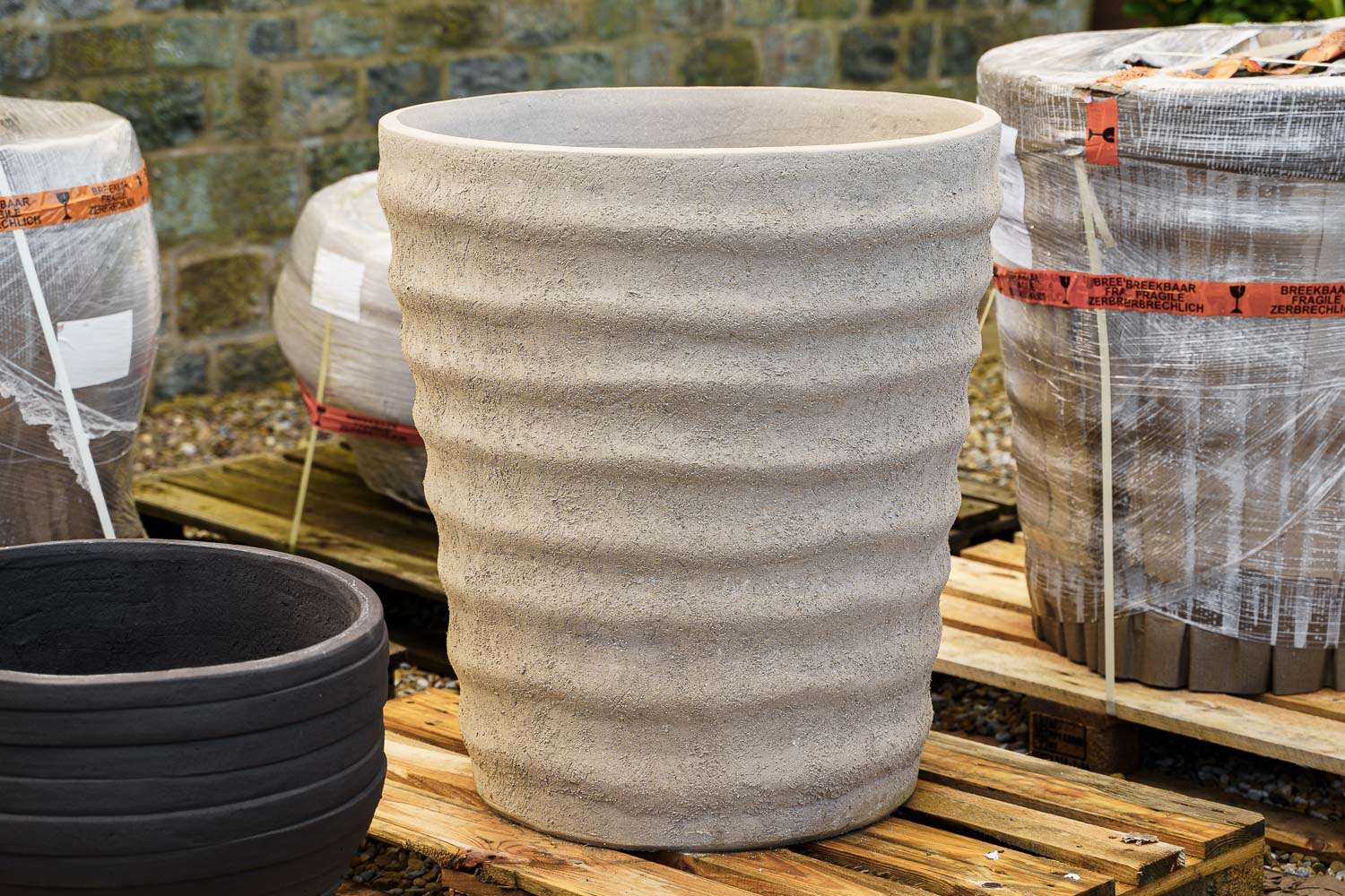 Atelier Vierkant MRR80W Black Outdoor Pot