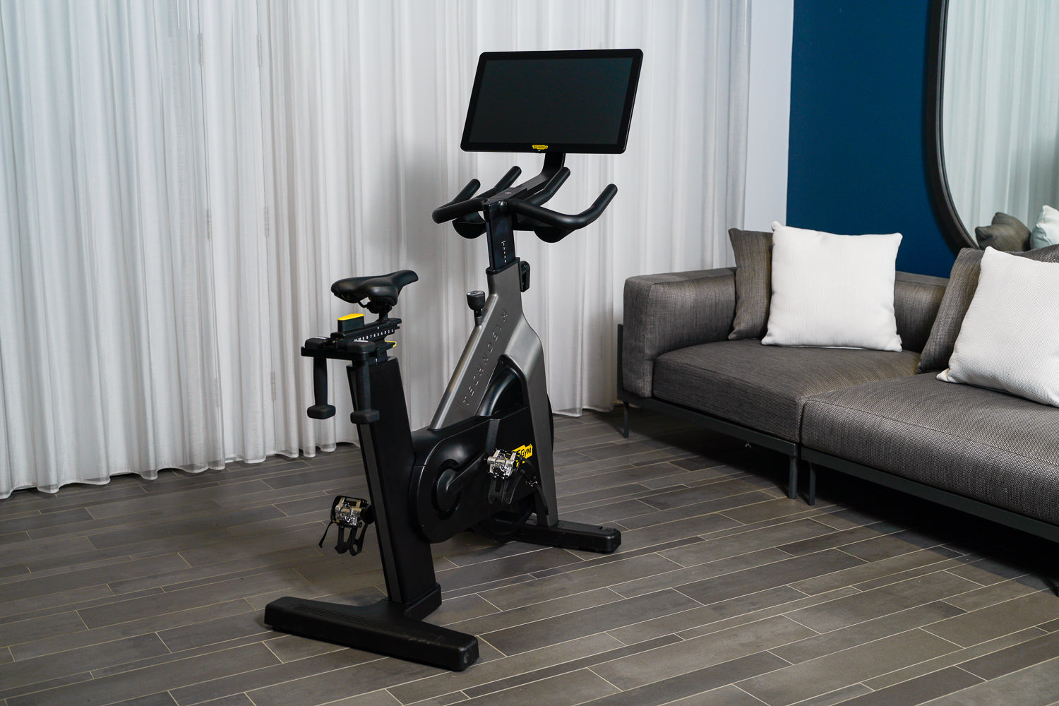 Ex-Demo Technogym Bike V1