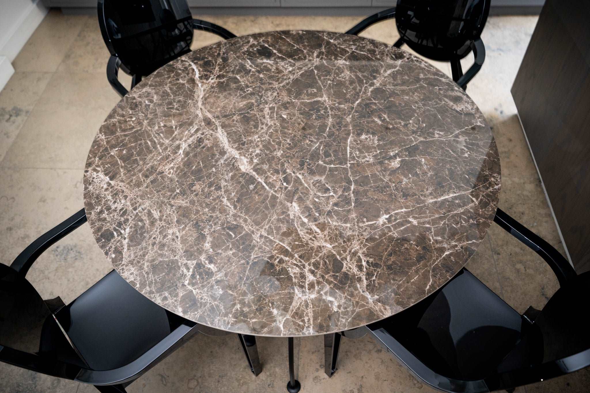 Kartell Glossy Marble Table with Louis Ghost Chairs