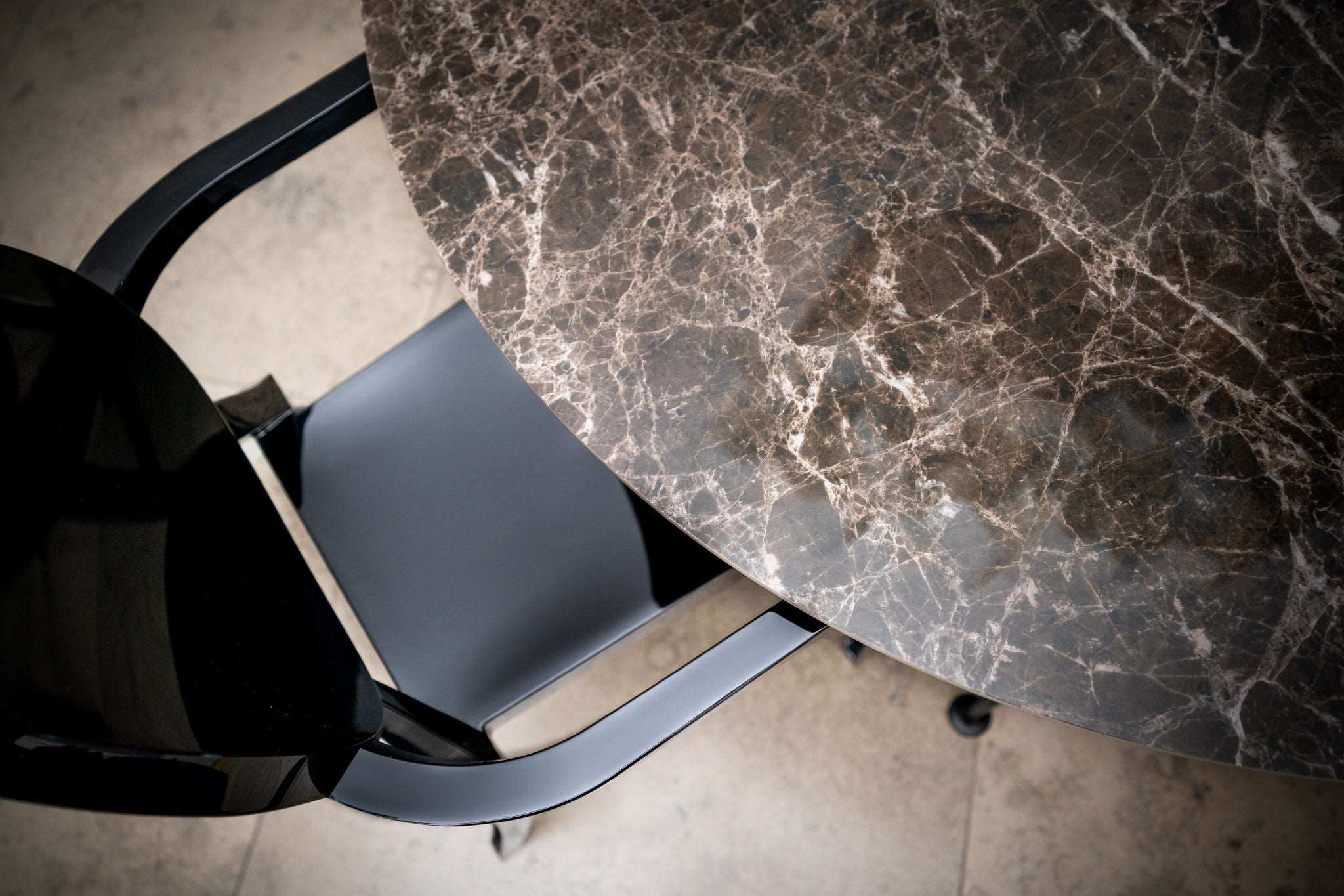 Kartell Glossy Marble Table with Louis Ghost Chairs