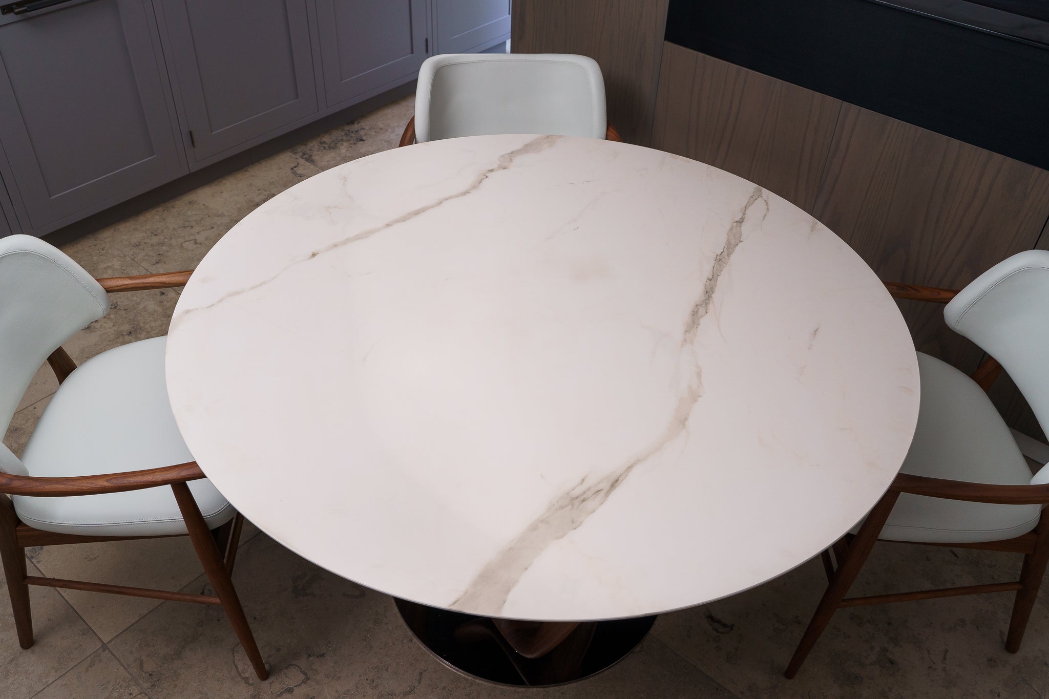 Porada Infiniti Round Table Rock Top