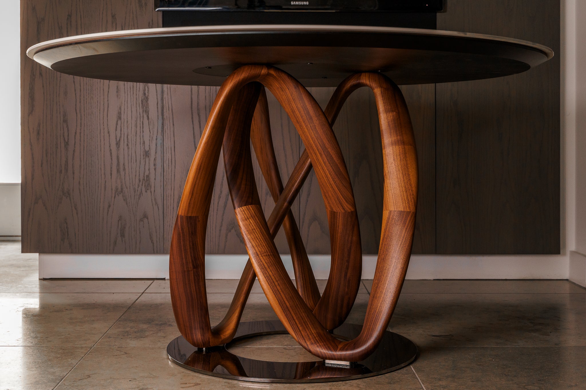 Porada Infiniti Round Table Rock Top