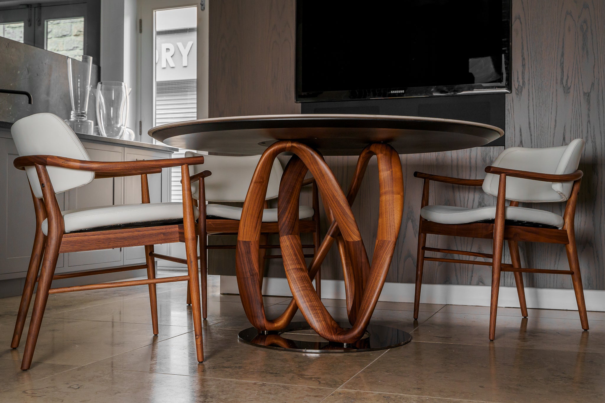 Porada Infiniti Round Table Rock Top