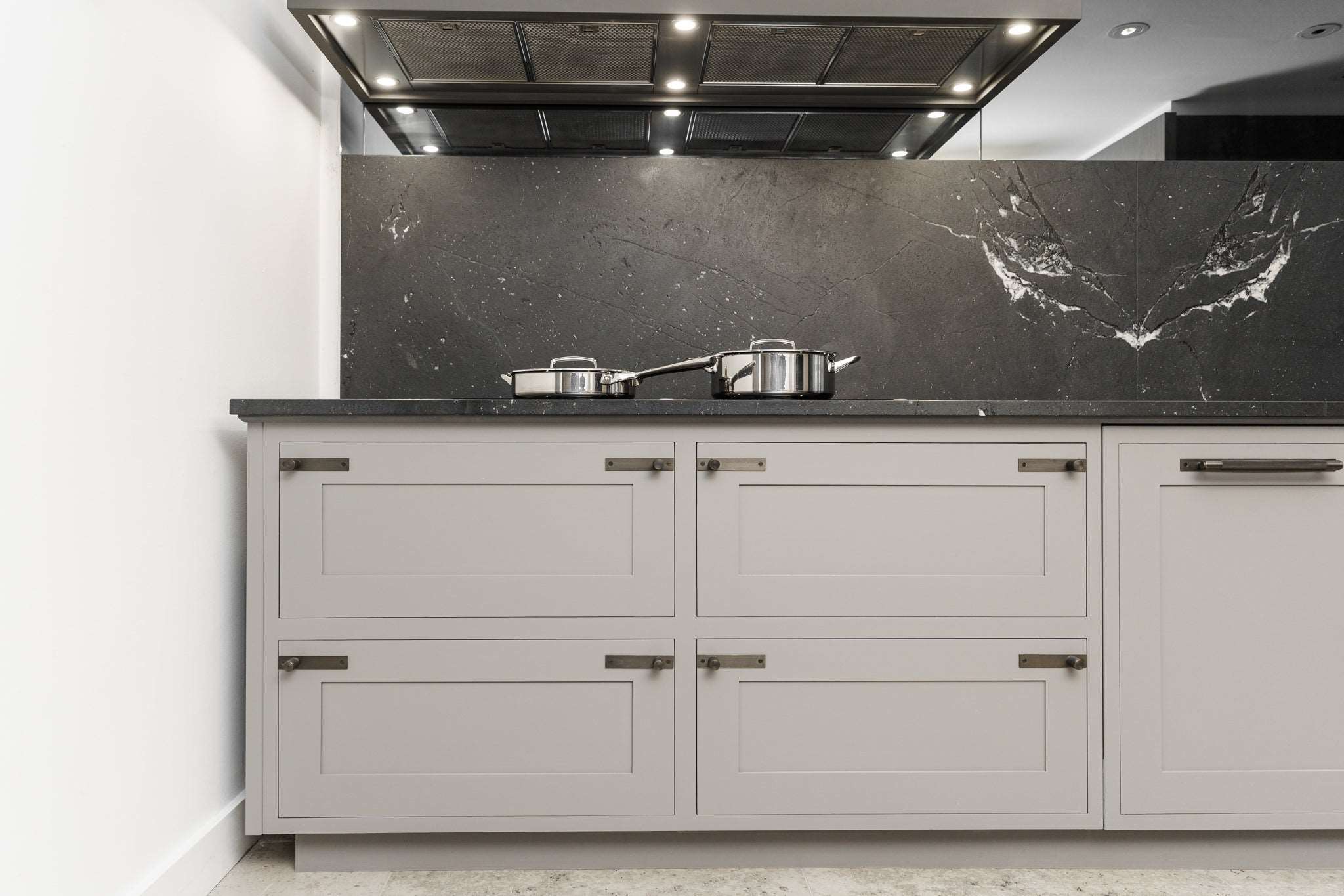 Ex-Display Kitchen 'Brompton' with Larder