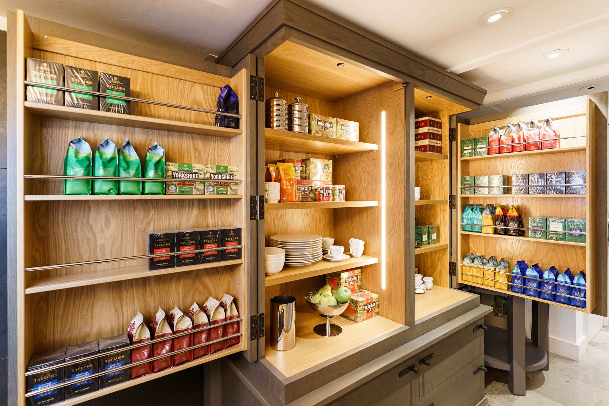 Ex-Display Kitchen 'Brompton' with Larder