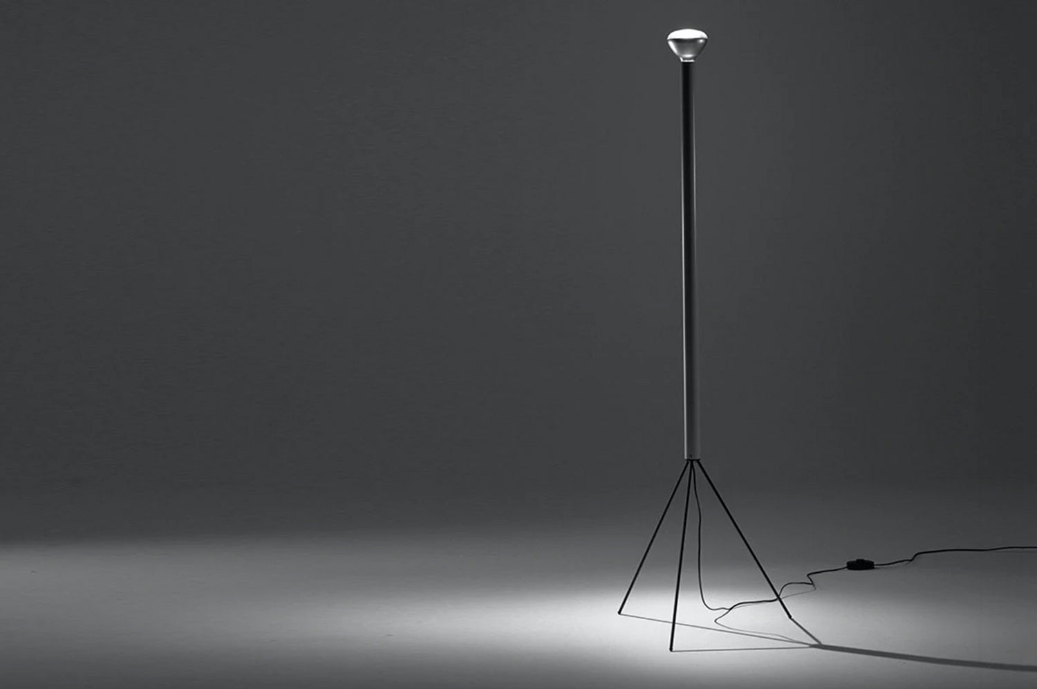 FLOS Luminator
