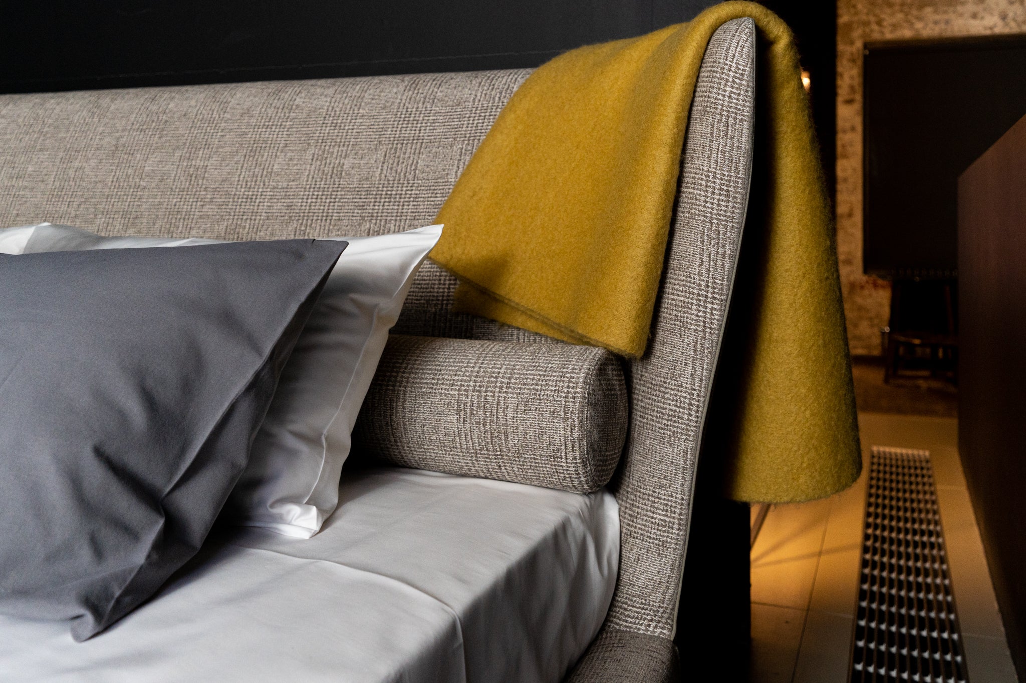 (SOLD) Poliform Gentleman Bed