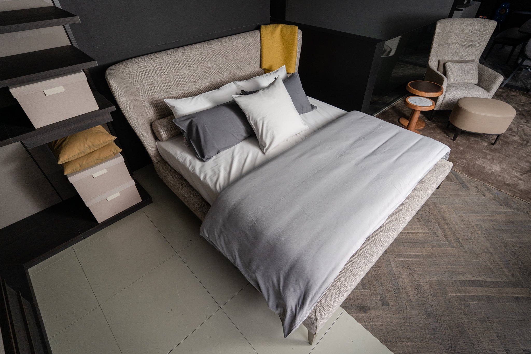 (SOLD) Poliform Gentleman Bed