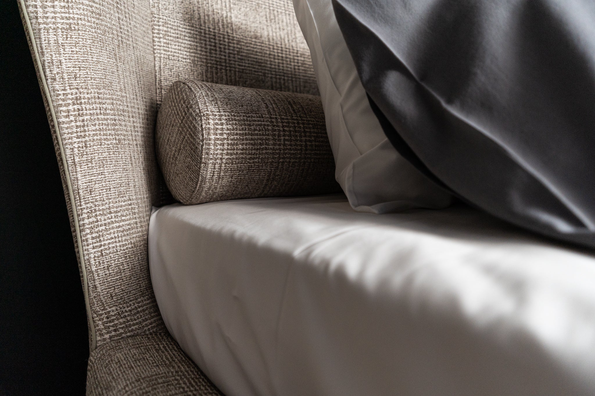 (SOLD) Poliform Gentleman Bed