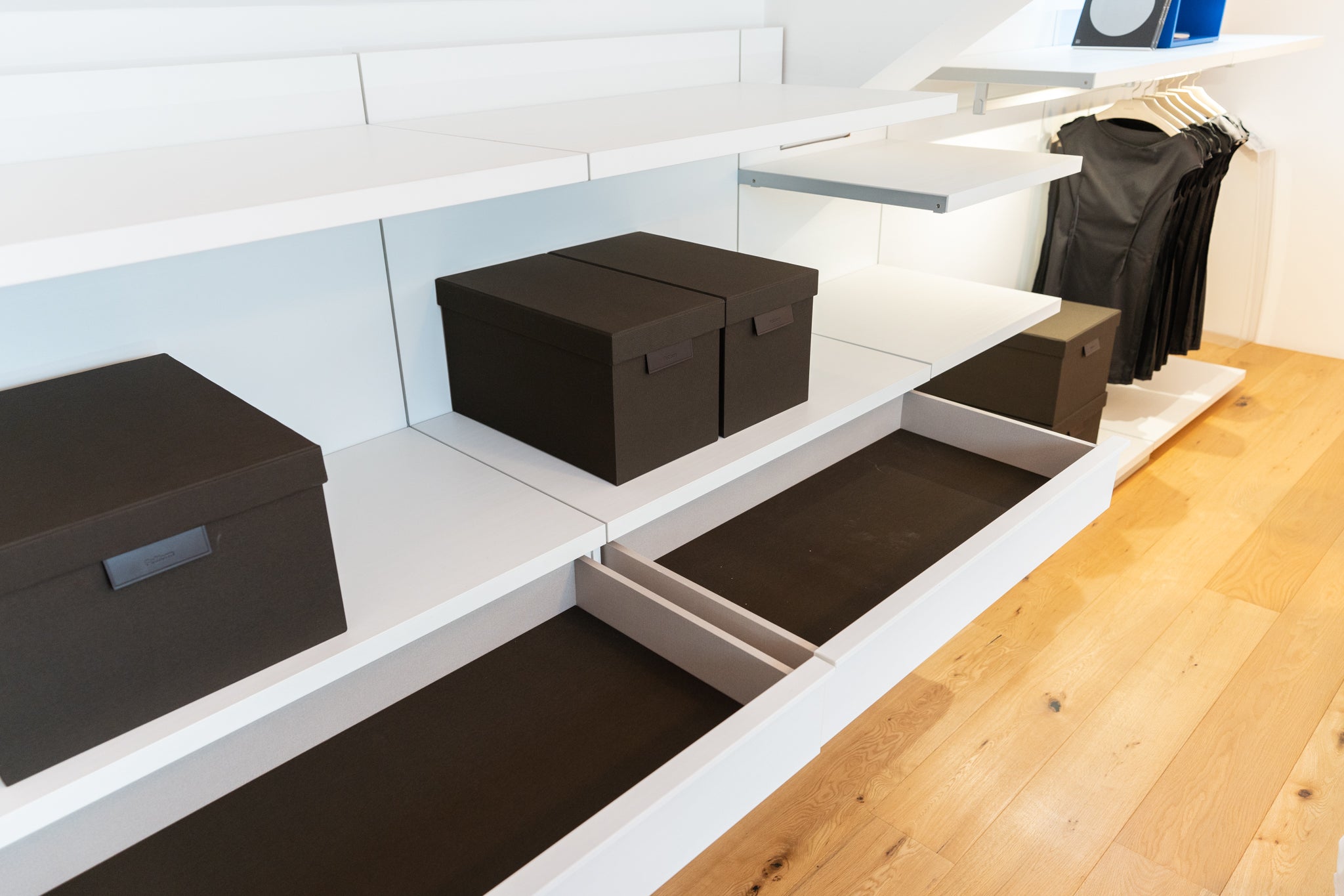 (SOLD) Poliform Ubik Open Dressing Room