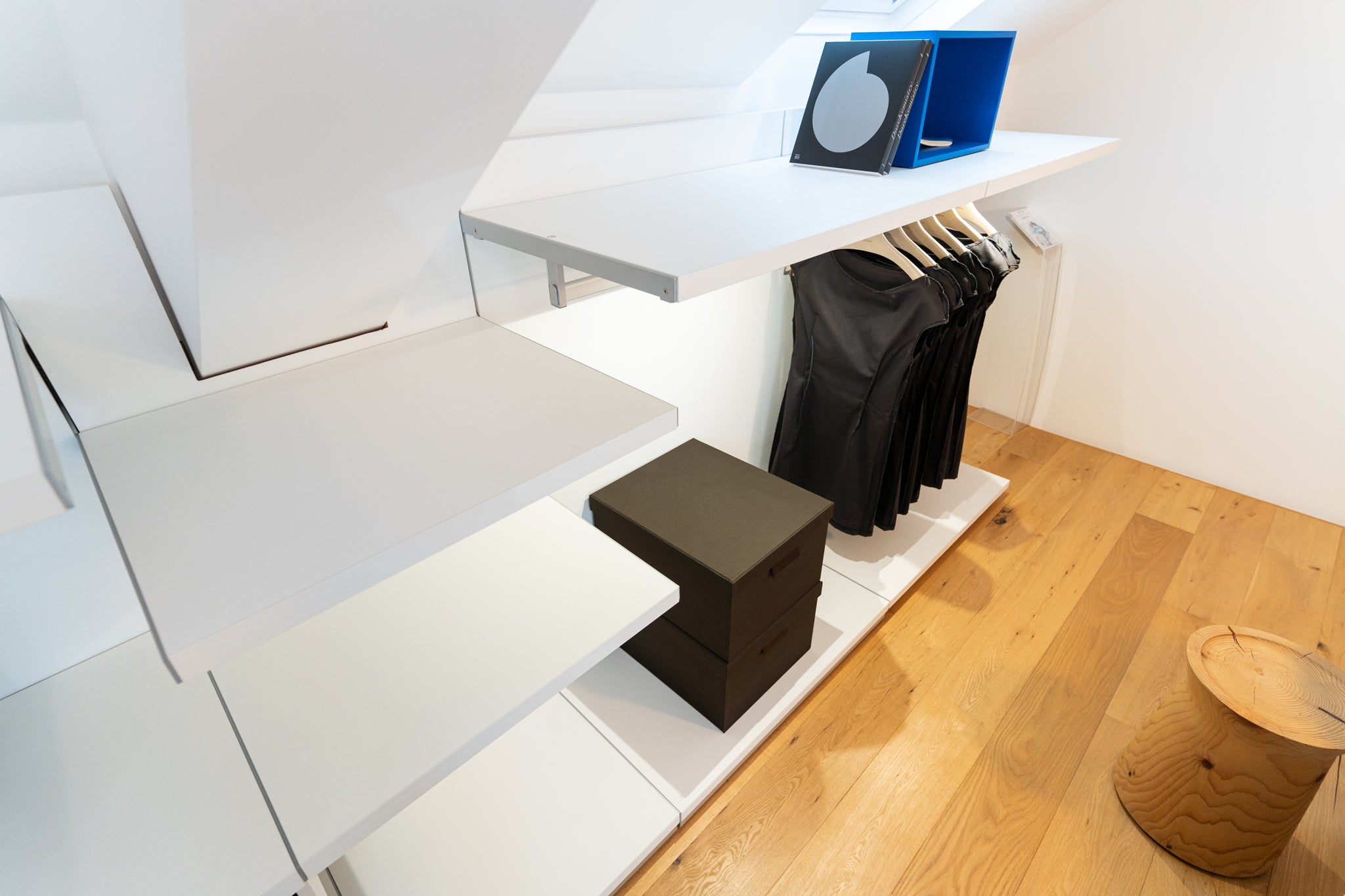 (SOLD) Poliform Ubik Open Dressing Room