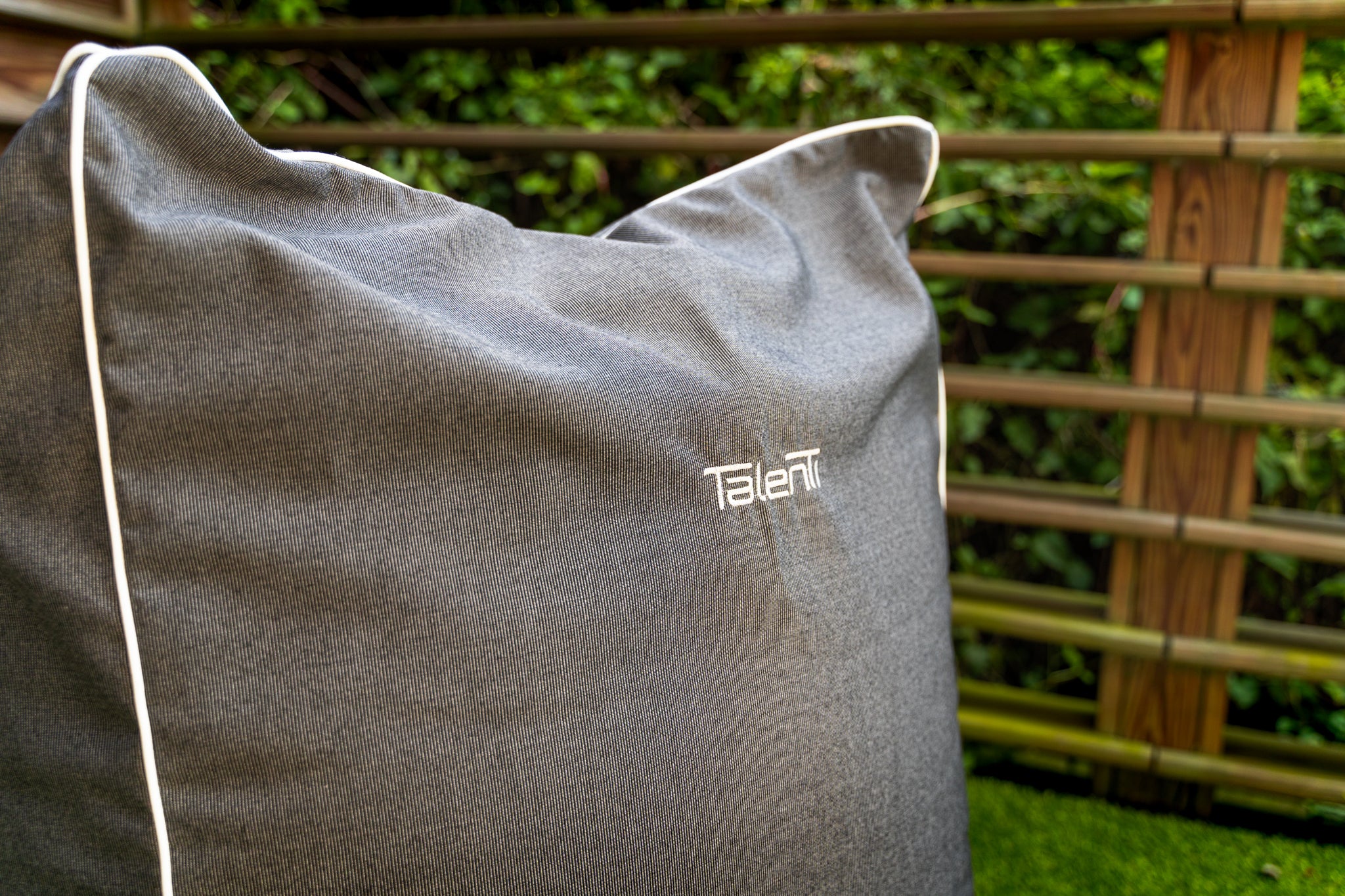 Talenti Scacco Living Armchair Grey/White Pipe