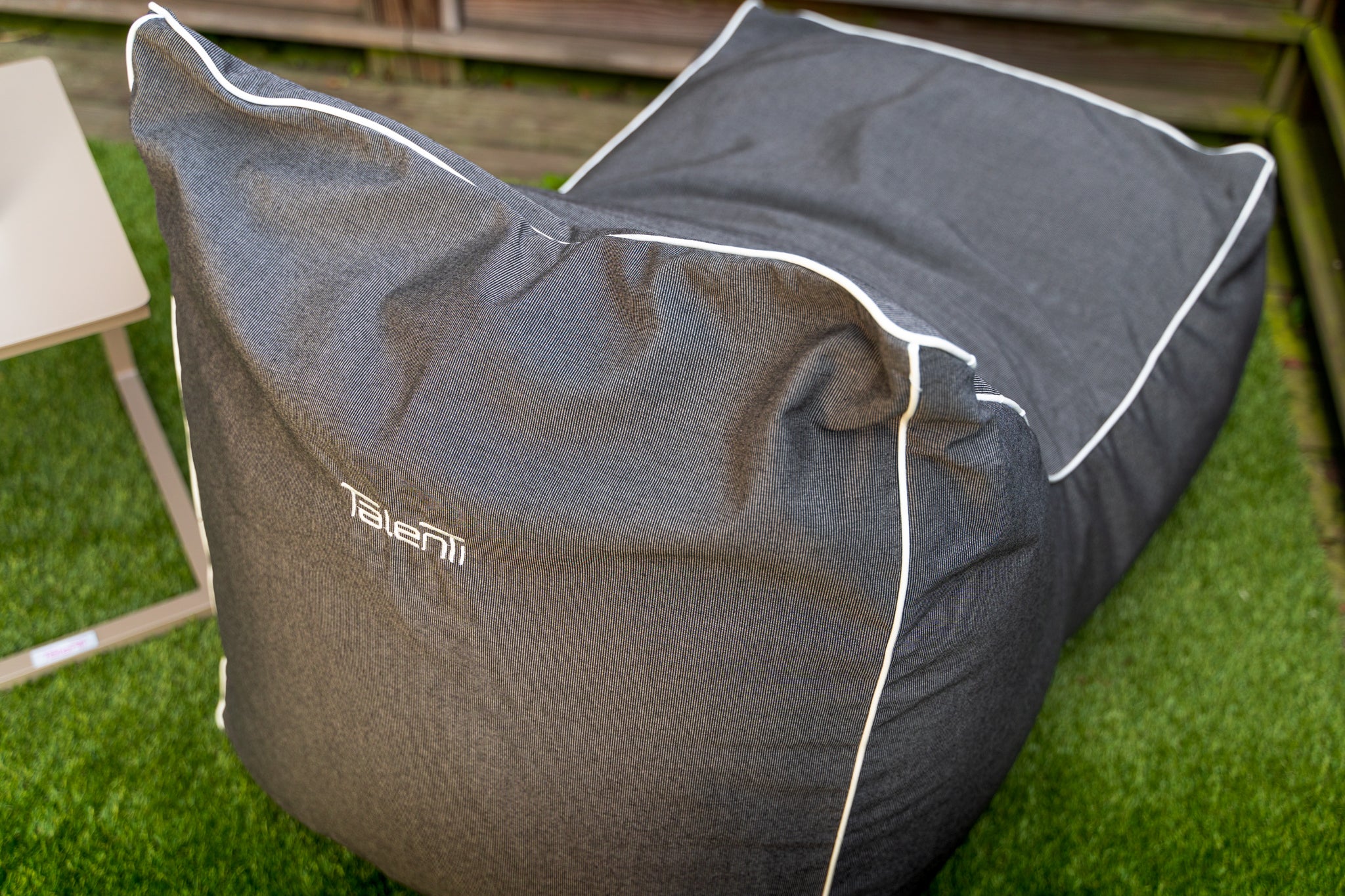 Talenti Scacco Living Armchair Grey/White Pipe